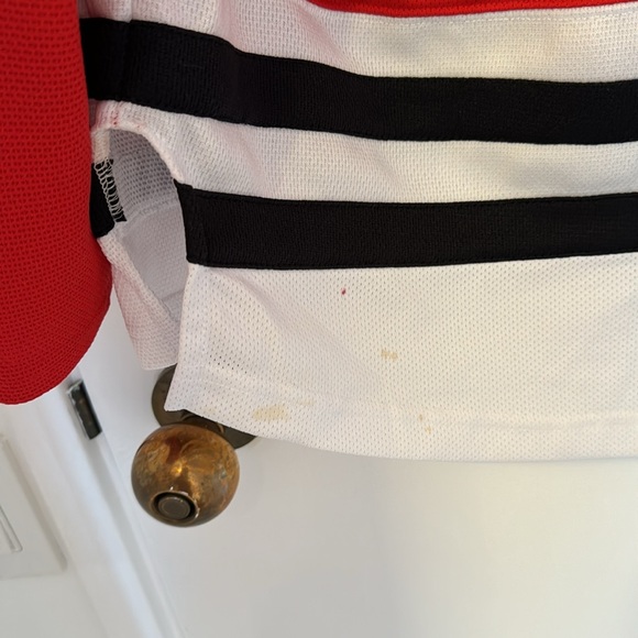 Chicago Blackhawks Toews Jersey 19 - Picture 3 of 3